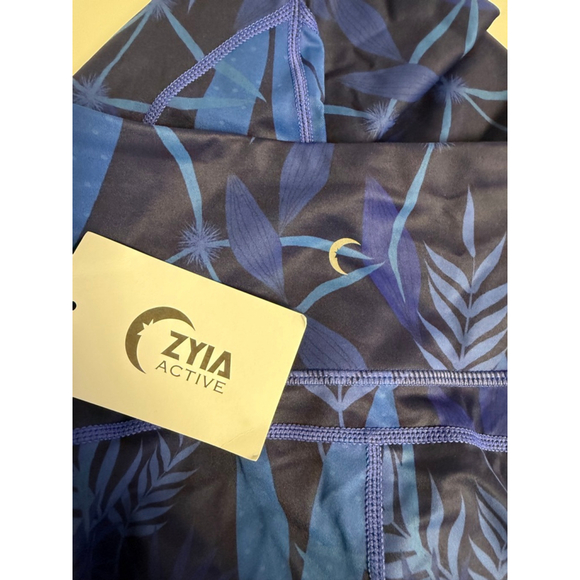 Women's ZYIA ACTIVE Blue Navy Tropical Print Hi-Rise Capri Leggings SZ 6-8 New - Picture 11 of 16